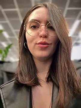 Snapshot of meow_girl chatting on October 19, 2025, 10:07 am meow girl online show from October 19, 2025, 10:07 am