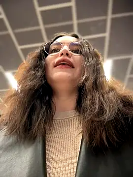 Snapshot of meow_girl chatting on November 3, 2025, 11:03 am meow girl online show from November 3, 2025, 11:03 am