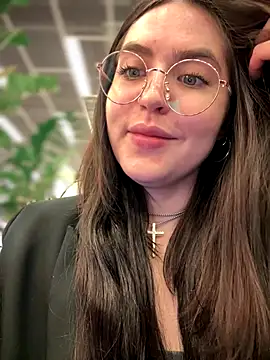 Snapshot of meow_girl chatting on September 20, 2025, 11:04 am meow girl online show from September 20, 2025, 11:04 am