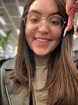 Snapshot of meow_girl chatting on October 23, 2025, 3:32 pm meow girl online show from October 23, 2025, 3:32 pm