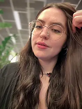 Snapshot of meow_girl chatting on September 18, 2025, 12:08 pm meow girl online show from September 18, 2025, 12:08 pm