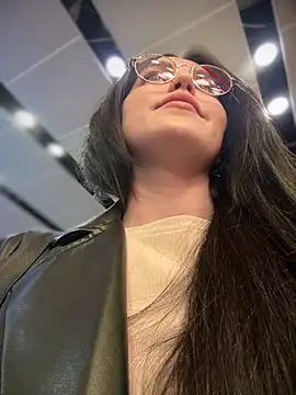 Snapshot of meow_girl chatting on February 9, 2025, 12:52 pm meow girl online show from February 9, 2025, 12:52 pm