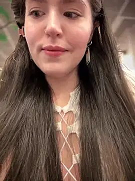 Snapshot of meow_girl chatting on January 22, 2025, 10:18 am meow girl online show from January 22, 2025, 10:18 am
