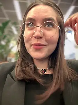 Snapshot of meow_girl chatting on October 7, 2025, 12:06 pm meow girl online show from October 7, 2025, 12:06 pm