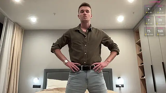 cute mark online show from November 6, 2025, 7:40 pm