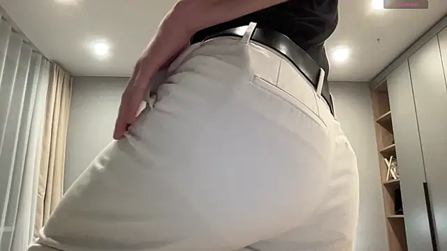 cute mark online show from November 18, 2025, 8:12 pm