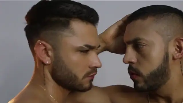 Snapshot of Maximo_Marcelo chatting on October 15, 2025, 6:49 pm Maximo Marcelo online show from October 15, 2025, 6:49 pm