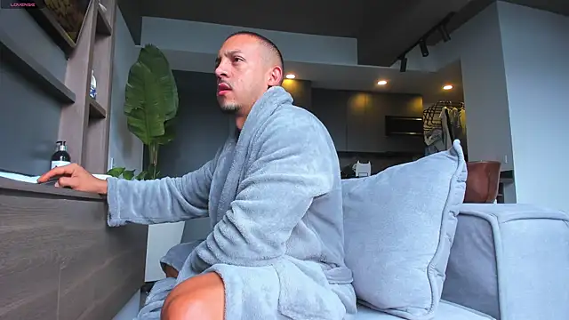 Maximo Marcelo online show from December 3, 2025, 12:04 pm