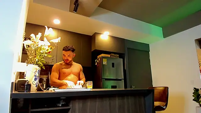 Maximo Marcelo online show from January 28, 2025, 3:04 am