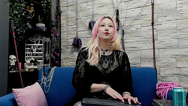 Snapshot of CruelMistress chatting on January 12, 2025, 12:39 am CruelMistress online show from January 12, 2025, 12:39 am