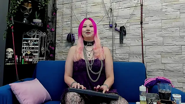 Snapshot of CruelMistress chatting on December 15, 2024, 11:53 pm CruelMistress online show from December 15, 2024, 11:53 pm