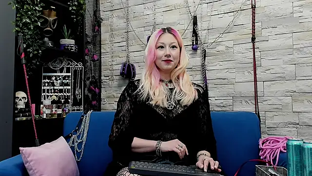 Snapshot of CruelMistress chatting on January 12, 2025, 3:49 am CruelMistress online show from January 12, 2025, 3:49 am