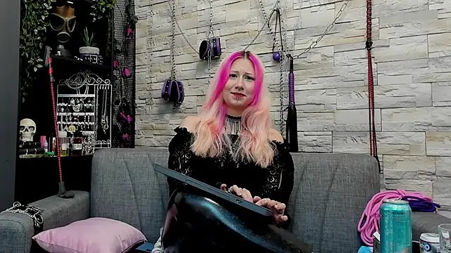 Snapshot of CruelMistress chatting on December 24, 2024, 3:49 am CruelMistress online show from December 24, 2024, 3:49 am