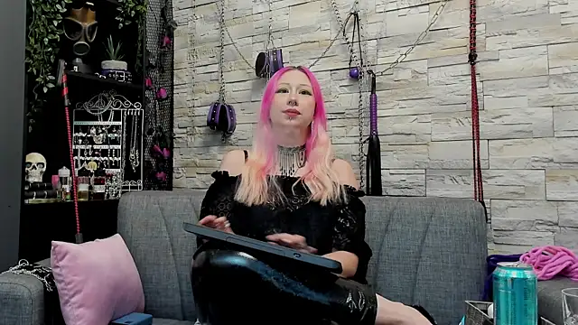Snapshot of CruelMistress chatting on December 24, 2024, 12:44 am CruelMistress online show from December 24, 2024, 12:44 am