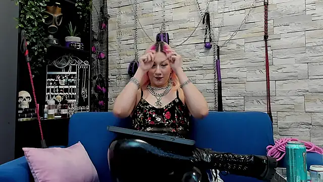 Snapshot of CruelMistress chatting on January 7, 2025, 12:03 am CruelMistress online show from January 7, 2025, 12:03 am