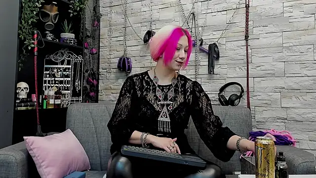 Snapshot of CruelMistress chatting on December 13, 2024, 1:26 am CruelMistress online show from December 13, 2024, 1:26 am