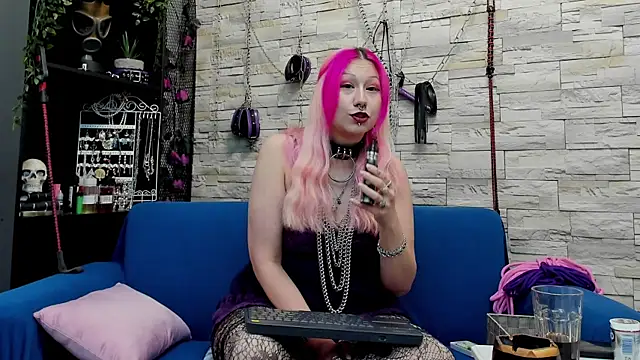 Snapshot of CruelMistress chatting on December 16, 2024, 2:57 am CruelMistress online show from December 16, 2024, 2:57 am