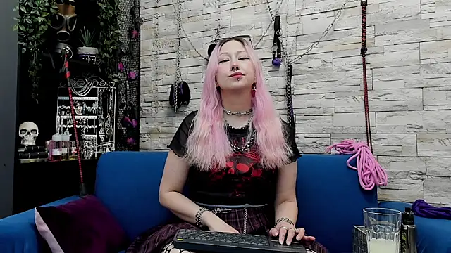 Snapshot of CruelMistress chatting on March 14, 2025, 7:34 pm CruelMistress online show from March 14, 2025, 7:34 pm