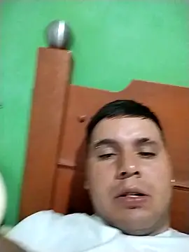 danysotico95 online show from September 28, 2025, 8:05 pm