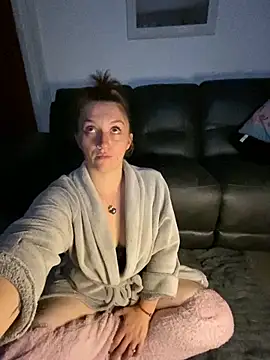 Snapshot of Stoner_BarbieXX chatting on September 22, 2025, 10:27 pm Stoner BarbieXX online show from September 22, 2025, 10:27 pm