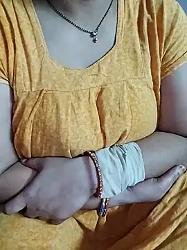 Snapshot of milf-kaira chatting on December 21, 2024, 6:00 pm milf-kaira online show from December 21, 2024, 6:00 pm