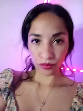 Snapshot of chloewildd_ chatting on April 8, 2026, 10:33 pm chloewildd online show from April 8, 2026, 10:33 pm