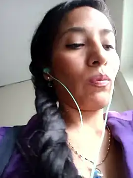 chloewildd  online show from November 2, 2025, 9:09 pm