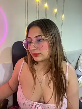 Snapshot of julieta_baron chatting on February 13, 2025, 6:37 pm julieta baron online show from February 13, 2025, 6:37 pm
