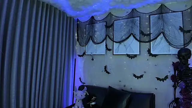 Morgan Hilll  online show from November 29, 2025, 11:54 am