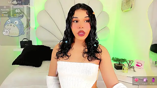 ValentinaMarinn online show from September 25, 2025, 8:59 pm