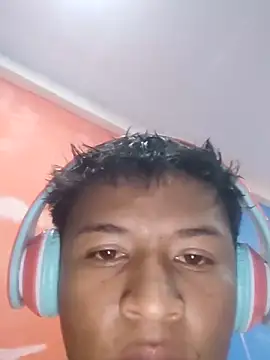 Tu papi 69  online show from November 4, 2025, 5:44 am