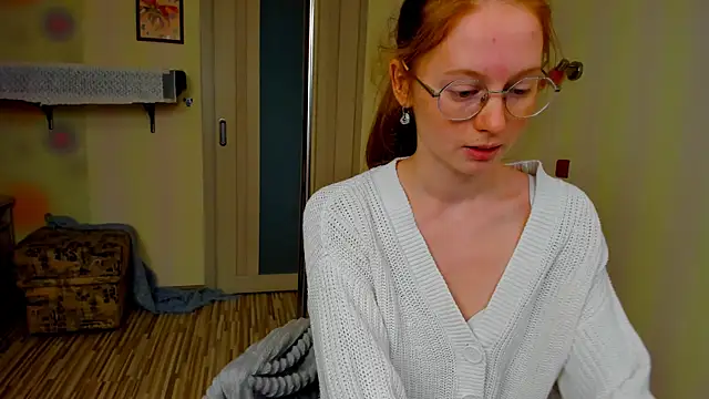 Snapshot of Fire_Luna chatting on October 6, 2025, 4:46 am Fire Luna online show from October 6, 2025, 4:46 am