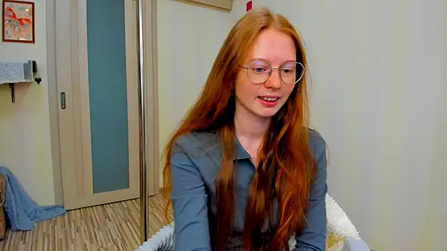 Snapshot of Fire_Luna chatting on October 7, 2025, 6:47 am Fire Luna online show from October 7, 2025, 6:47 am