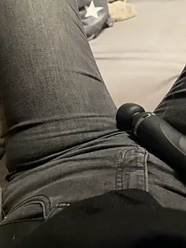 Snapshot of Ana-05 chatting on October 30, 2025, 7:44 pm Ana-05 online show from October 30, 2025, 7:44 pm