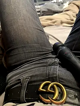 Snapshot of Ana-05 chatting on October 28, 2025, 7:24 pm Ana-05 online show from October 28, 2025, 7:24 pm