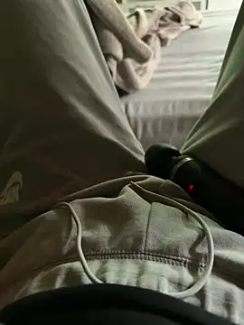 Snapshot of Ana-05 chatting on October 22, 2025, 10:04 am Ana-05 online show from October 22, 2025, 10:04 am