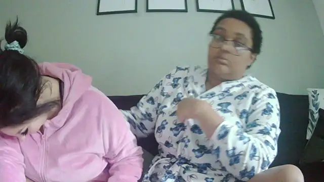 vanilla chocolate23 online show from September 26, 2025, 9:16 am