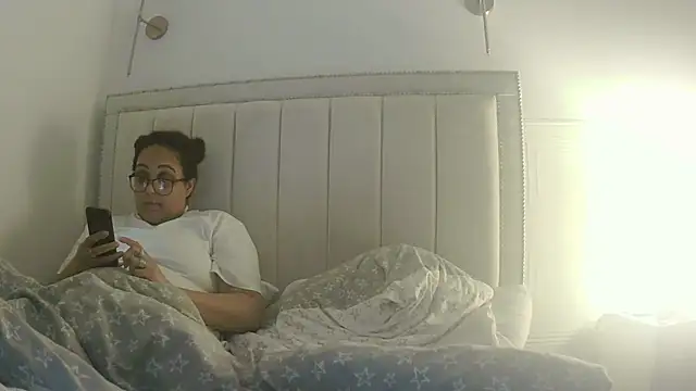 vanilla chocolate23 online show from April 8, 2026, 8:10 pm