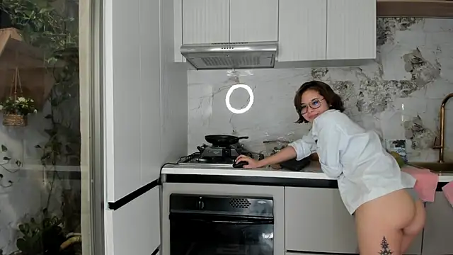 Hellen coy online show from February 9, 2025, 6:47 pm