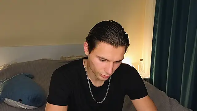 denlover1 online show from April 13, 2026, 4:33 pm