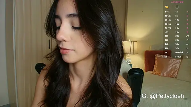 Snapshot of PettyCloeh chatting on October 8, 2025, 9:15 pm PettyCloeh online show from October 8, 2025, 9:15 pm