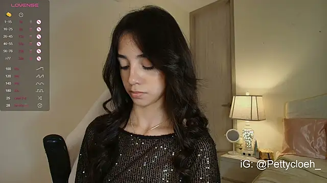 Snapshot of PettyCloeh chatting on October 29, 2025, 10:42 pm PettyCloeh online show from October 29, 2025, 10:42 pm