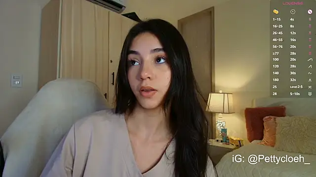 Snapshot of PettyCloeh chatting on October 11, 2025, 9:16 pm PettyCloeh online show from October 11, 2025, 9:16 pm