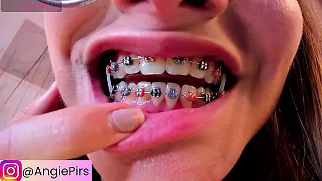 Angie Pirss online show from October 15, 2025, 9:56 pm