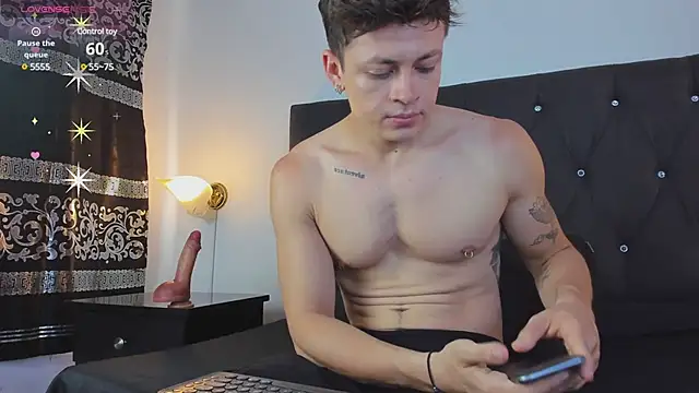 Snapshot of Angel_Cuervo chatting on February 18, 2025, 7:30 pm Angel Cuervo online show from February 18, 2025, 7:30 pm