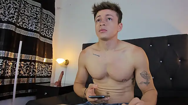 Snapshot of Angel_Cuervo chatting on February 21, 2025, 12:38 pm Angel Cuervo online show from February 21, 2025, 12:38 pm