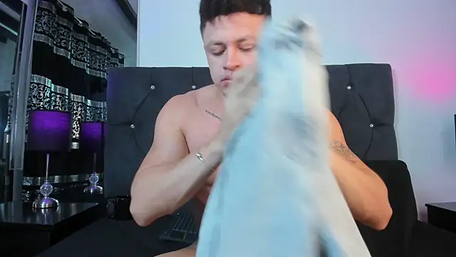 Snapshot of Angel_Cuervo chatting on February 5, 2026, 12:45 pm Angel Cuervo online show from February 5, 2026, 12:45 pm