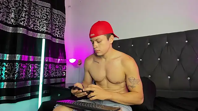 Snapshot of Angel_Cuervo chatting on March 10, 2025, 12:38 pm Angel Cuervo online show from March 10, 2025, 12:38 pm