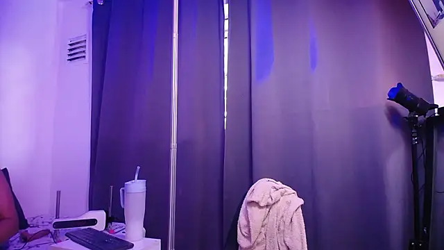 Snapshot of Nicol_Love0 chatting on February 10, 2026, 12:37 pm Nicol Love0 online show from February 10, 2026, 12:37 pm