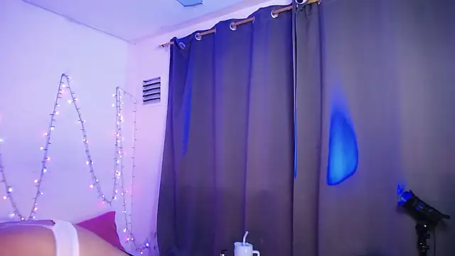 Nicol Love0 online show from January 14, 2026, 12:47 am